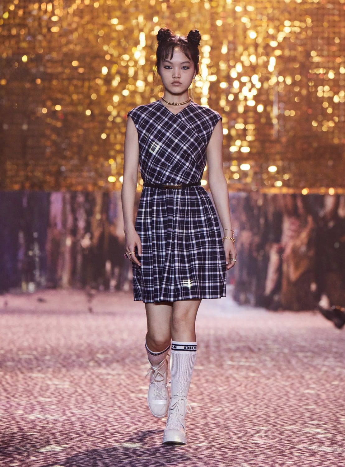 Dior осень 2021 Шанхай от RUNWNAY MAGAZINE