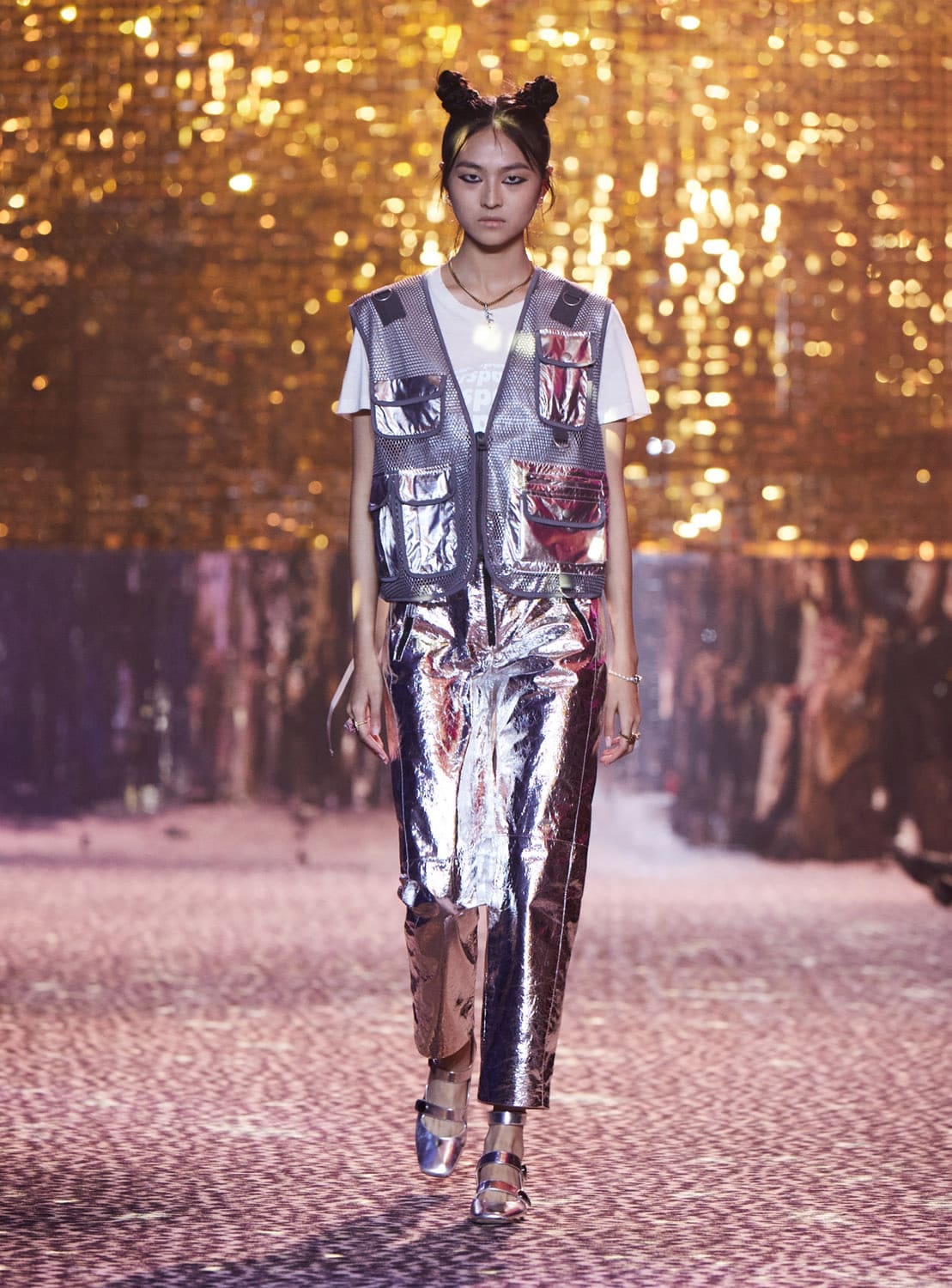 Dior осень 2021 Шанхай от RUNWNAY MAGAZINE