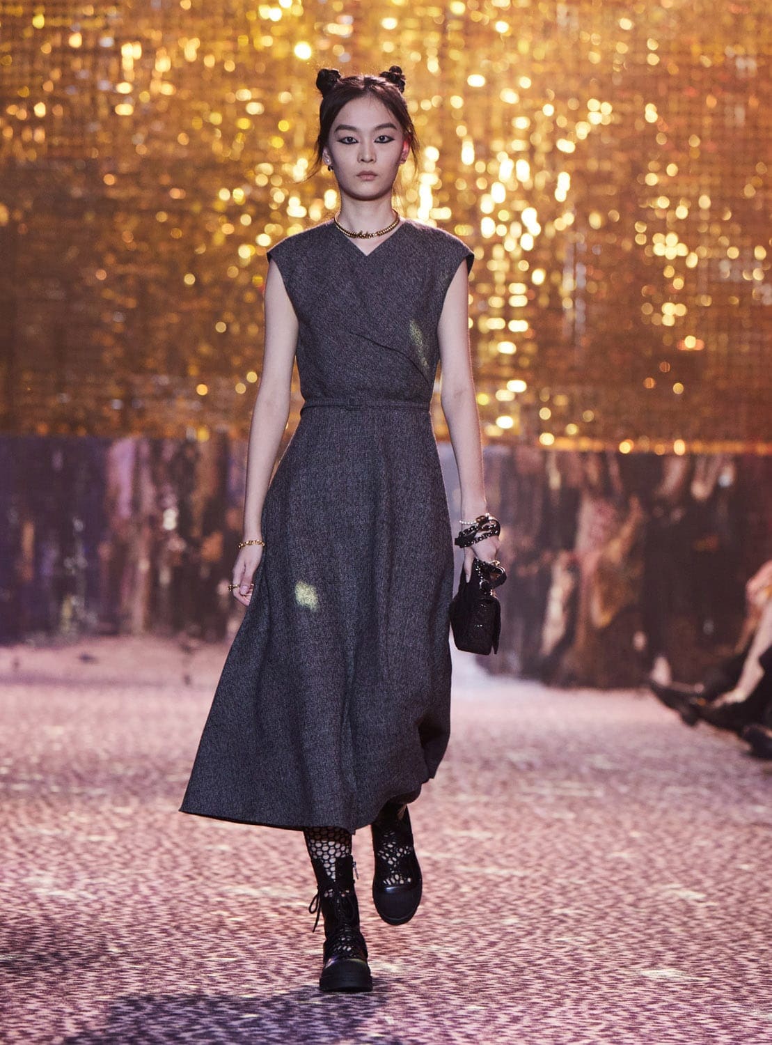 Dior осень 2021 Шанхай от RUNWNAY MAGAZINE