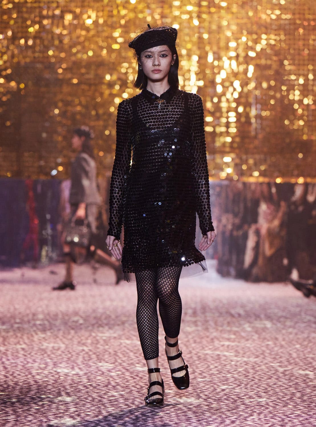 Dior осень 2021 Шанхай от RUNWNAY MAGAZINE