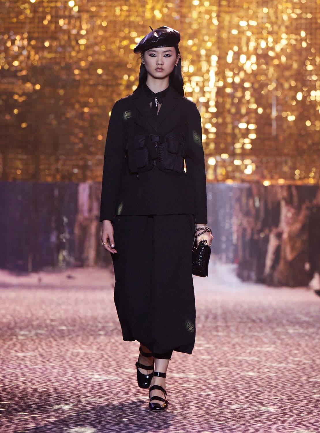 Dior осень 2021 Шанхай от RUNWNAY MAGAZINE