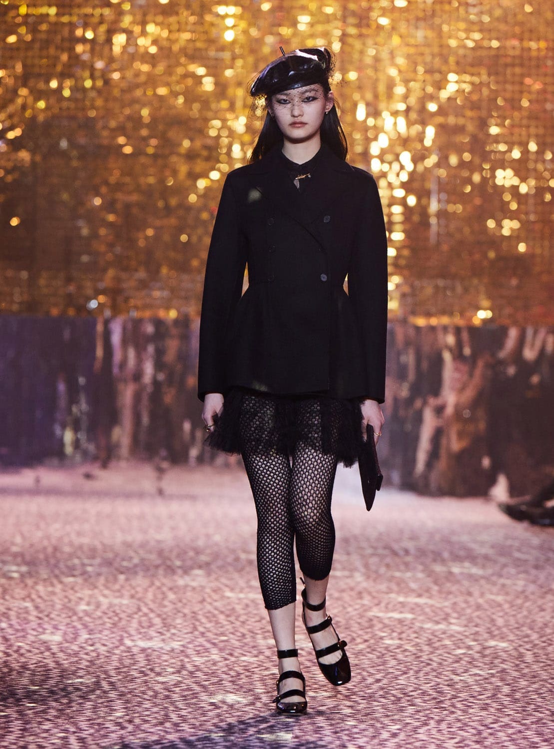 Dior осень 2021 Шанхай от RUNWNAY MAGAZINE
