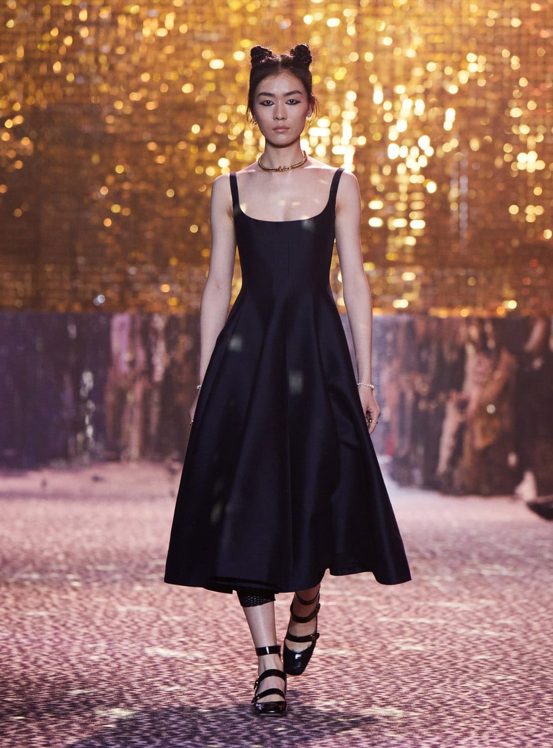 Dior осень 2021 Шанхай от RUNWNAY MAGAZINE