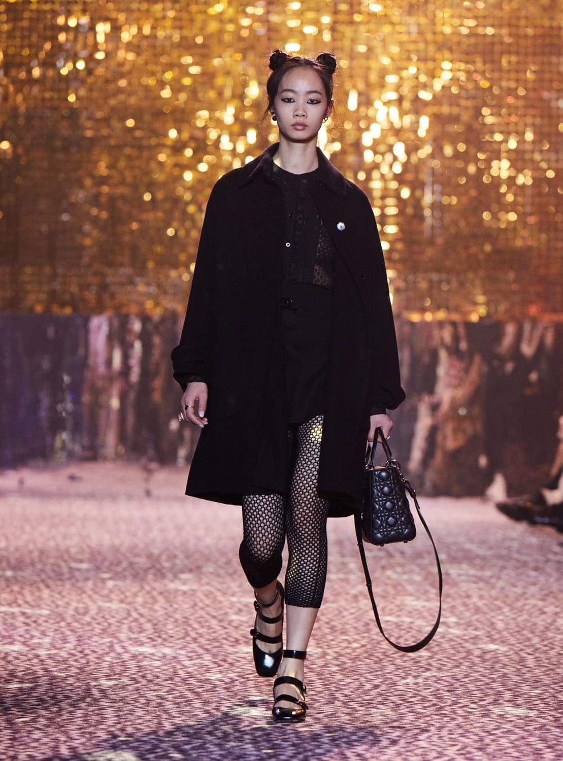 Dior осень 2021 Шанхай от RUNWNAY MAGAZINE