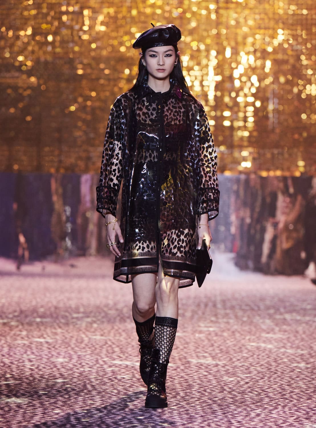 Dior осень 2021 Шанхай от RUNWNAY MAGAZINE