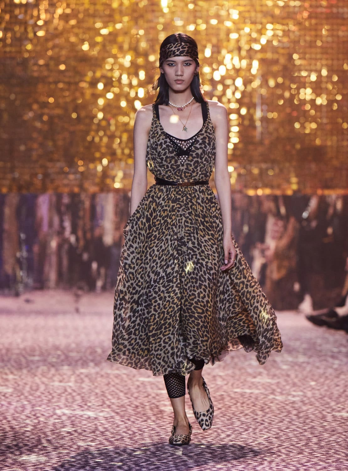 Dior осень 2021 Шанхай от RUNWNAY MAGAZINE