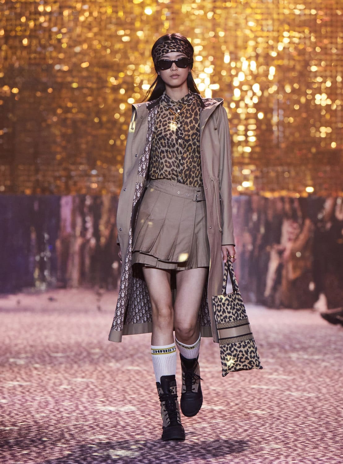 Dior осень 2021 Шанхай от RUNWNAY MAGAZINE