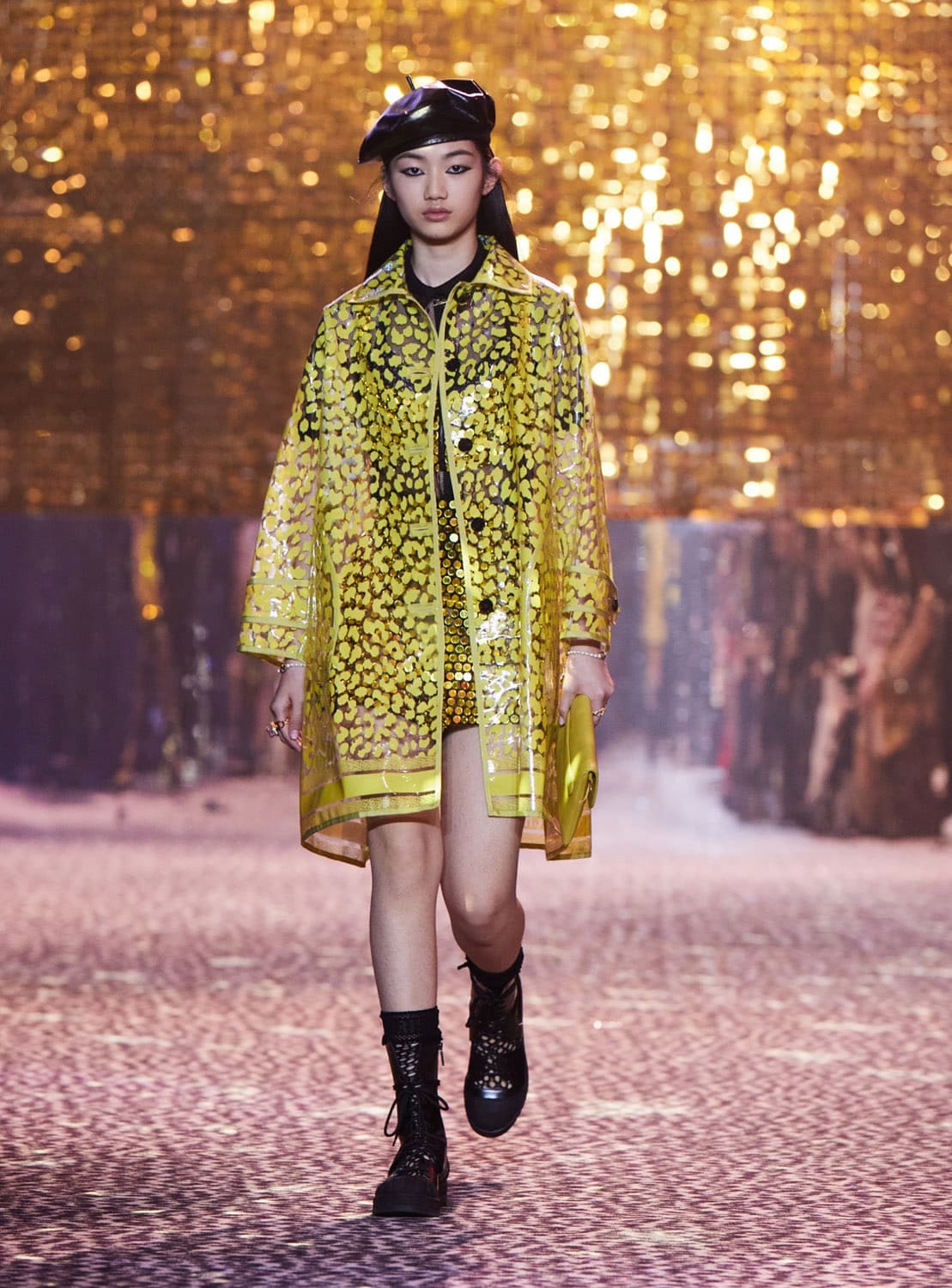 Dior осень 2021 Шанхай от RUNWNAY MAGAZINE