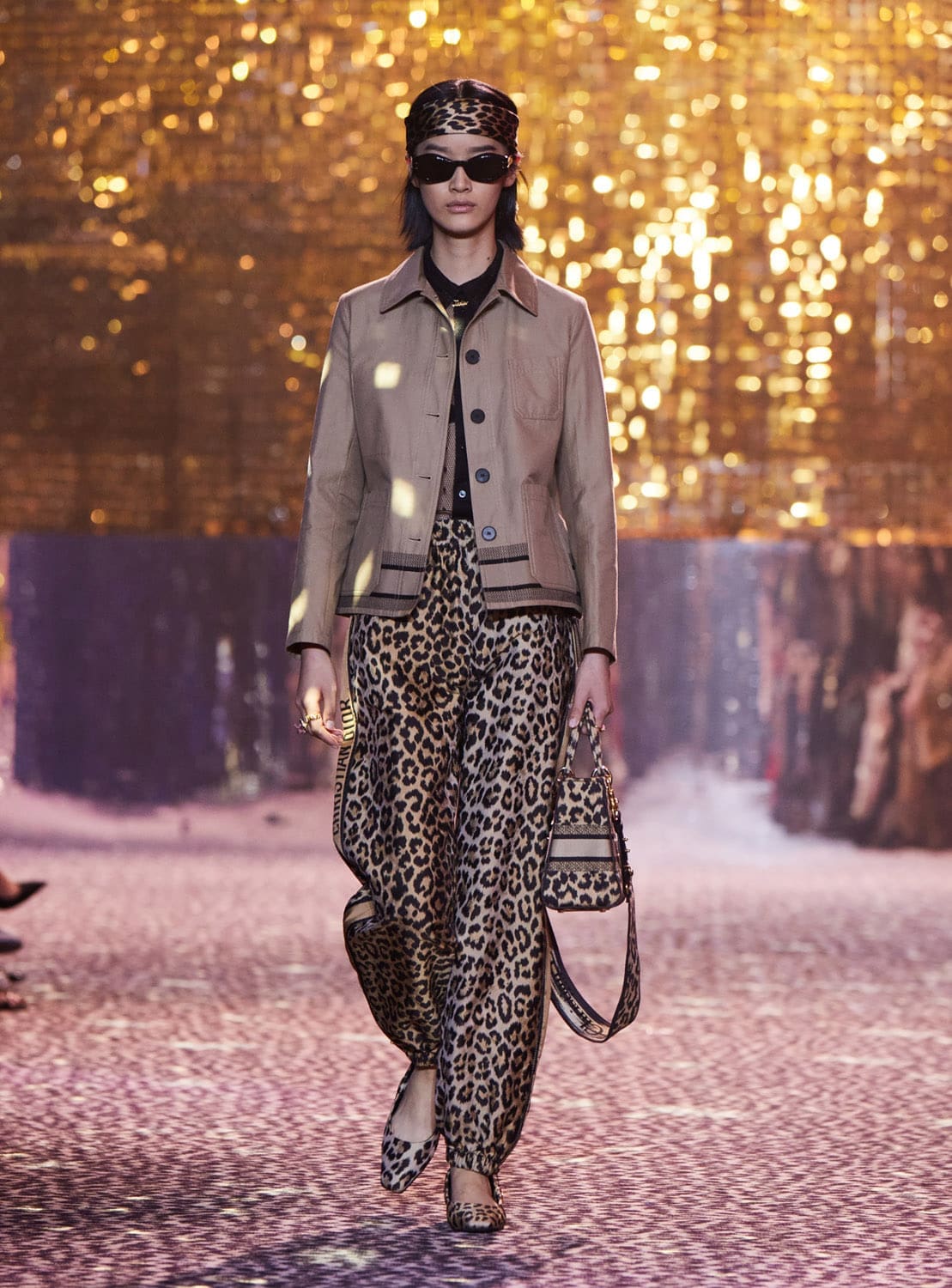 Dior осень 2021 Шанхай от RUNWNAY MAGAZINE