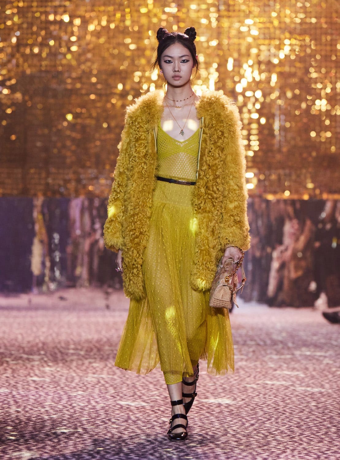 Dior осень 2021 Шанхай от RUNWNAY MAGAZINE