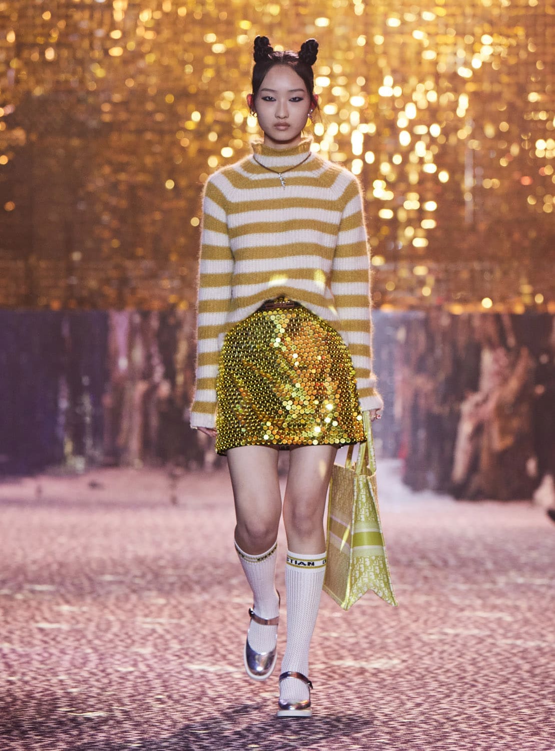 Dior осень 2021 Шанхай от RUNWNAY MAGAZINE
