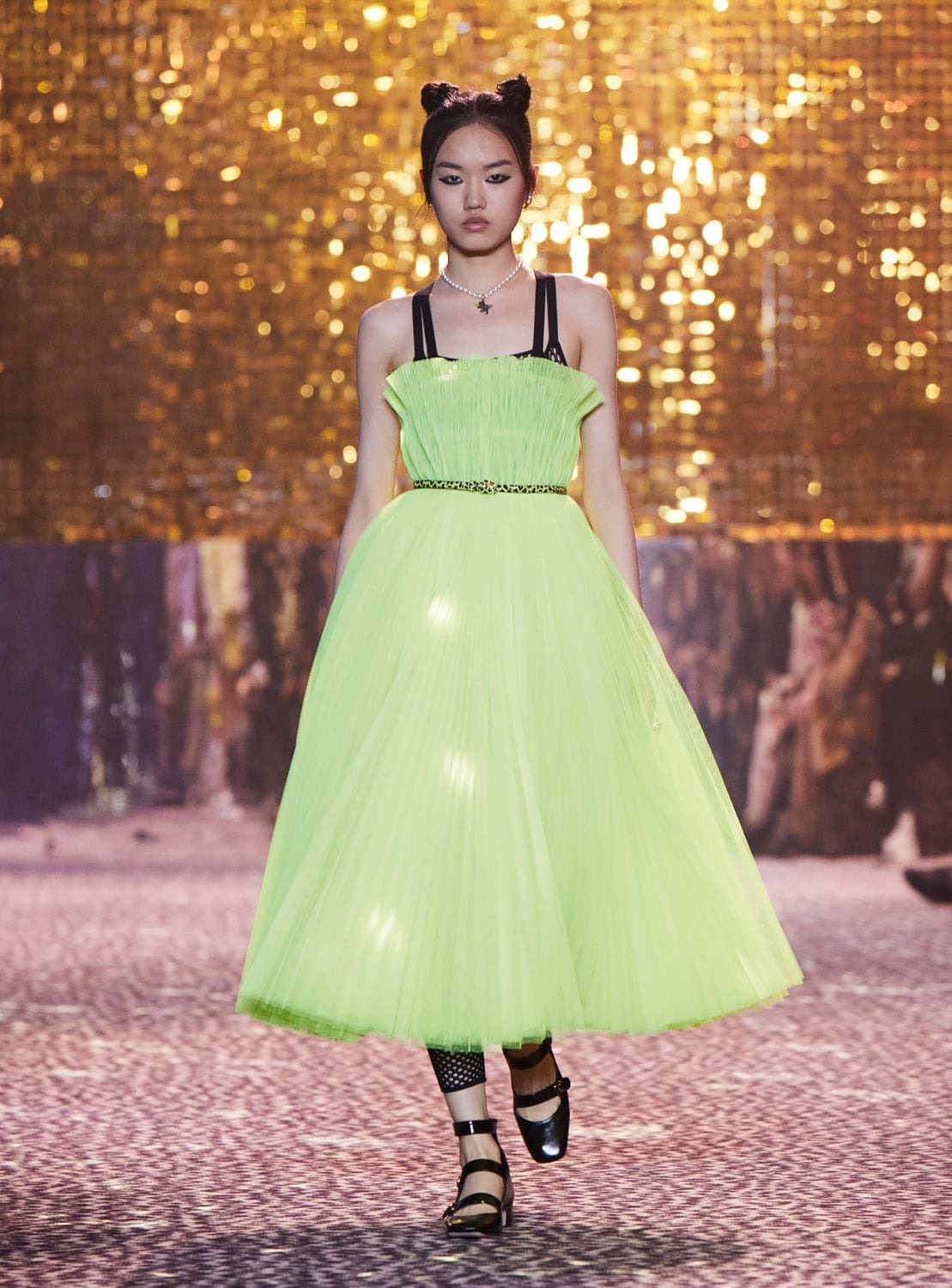 Dior осень 2021 Шанхай от RUNWNAY MAGAZINE