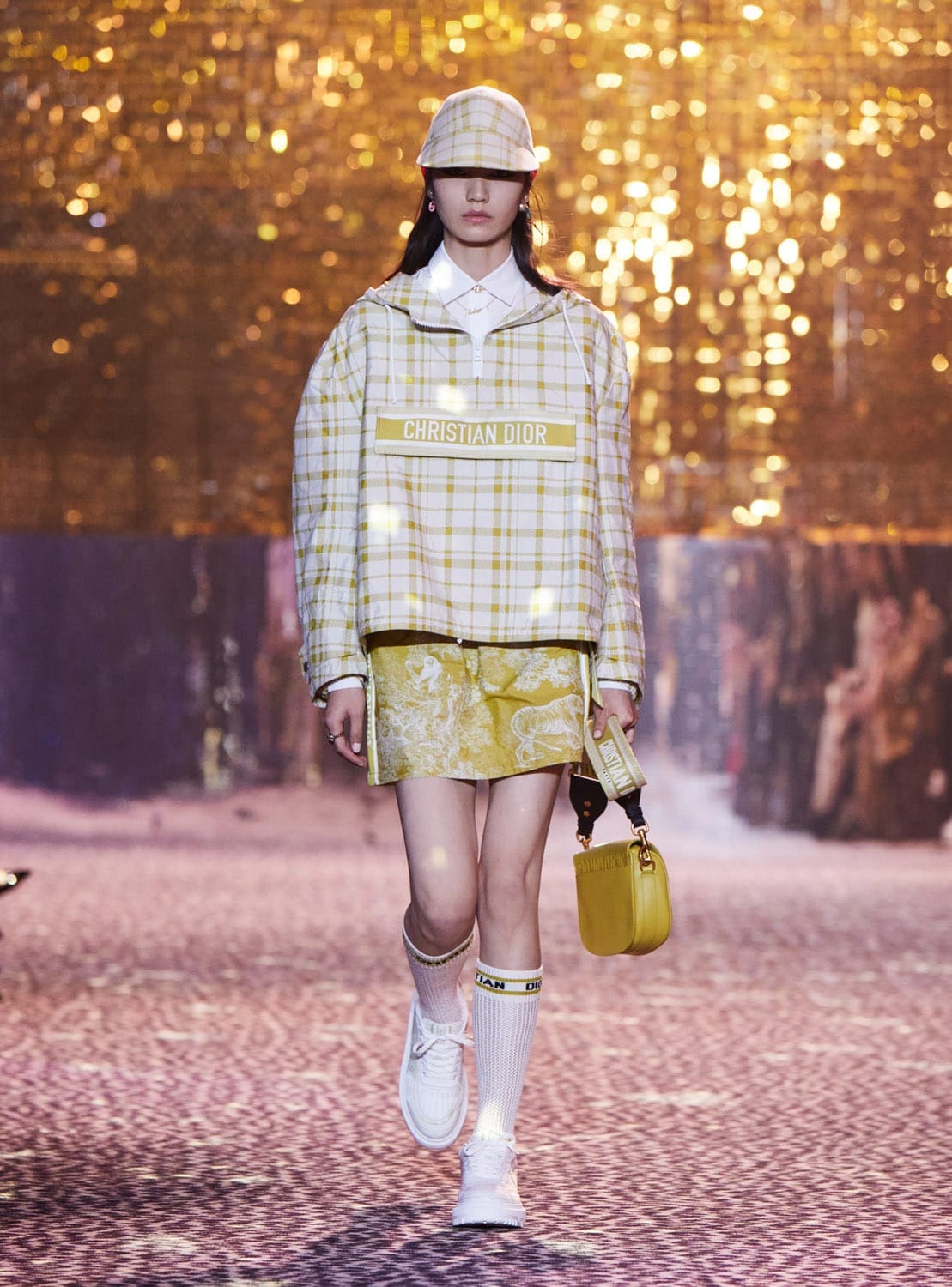 Dior осень 2021 Шанхай от RUNWNAY MAGAZINE