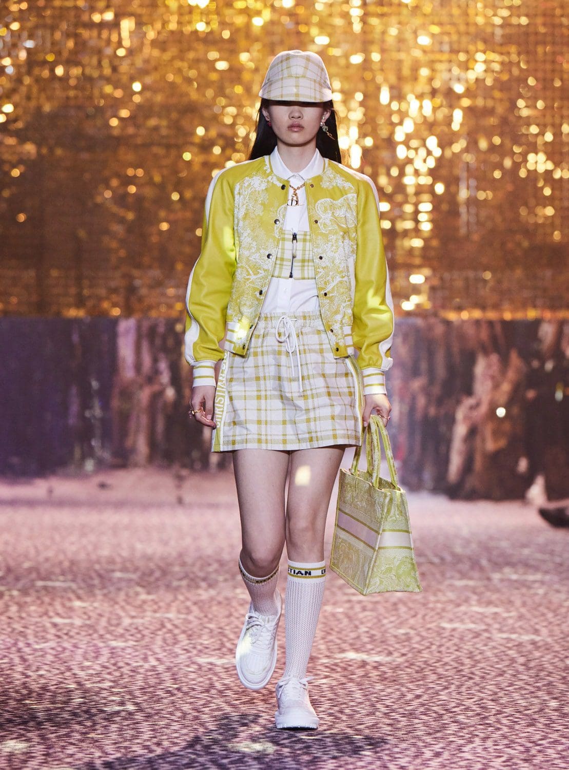 Dior осень 2021 Шанхай от RUNWNAY MAGAZINE