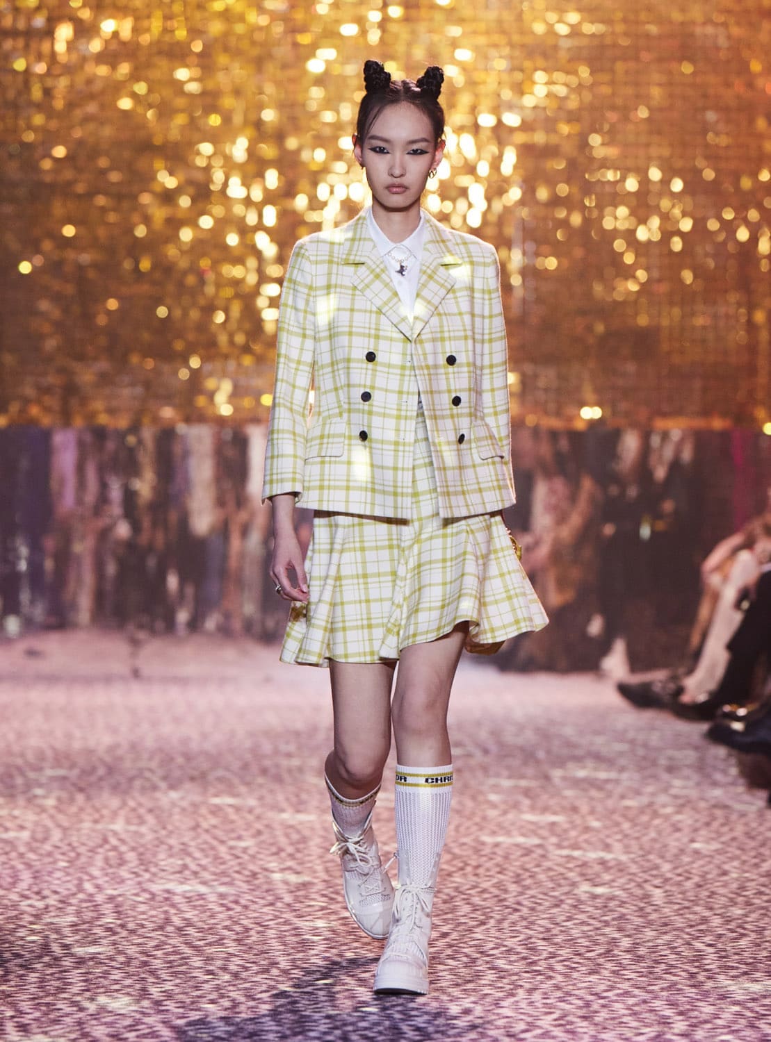 Dior осень 2021 Шанхай от RUNWNAY MAGAZINE