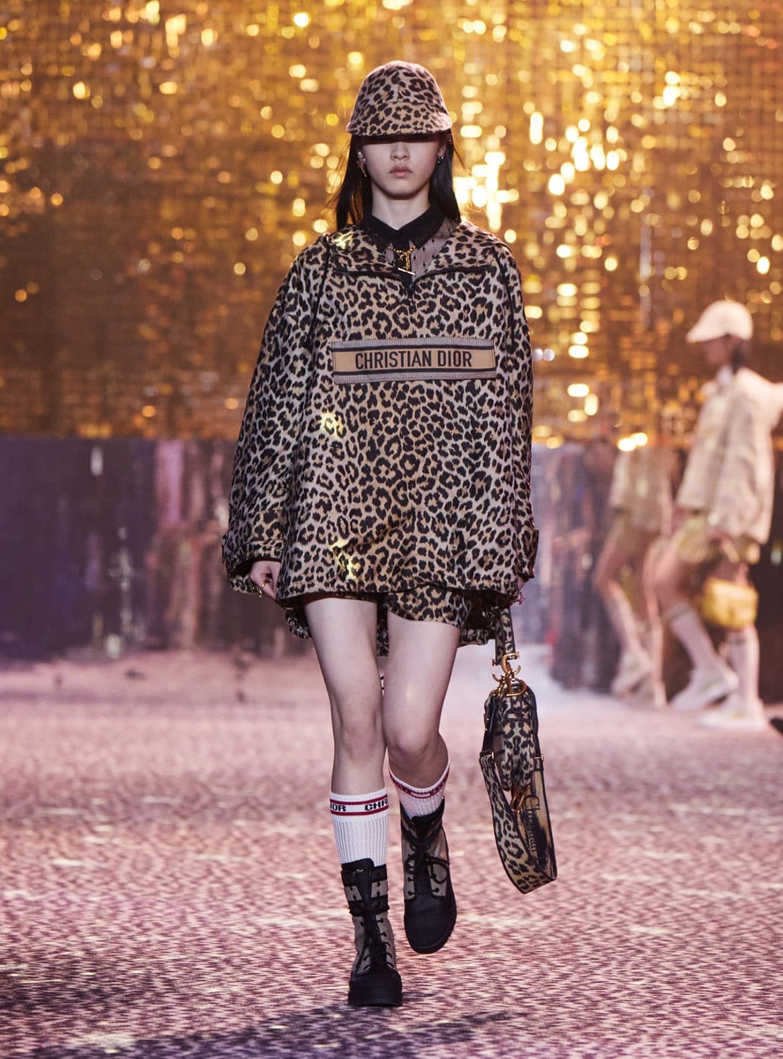 Dior осень 2021 Шанхай от RUNWNAY MAGAZINE