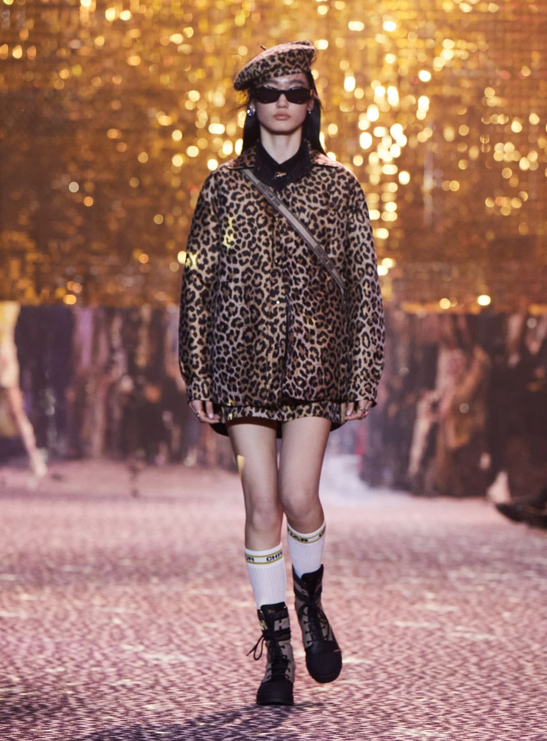 Dior осень 2021 Шанхай от RUNWNAY MAGAZINE