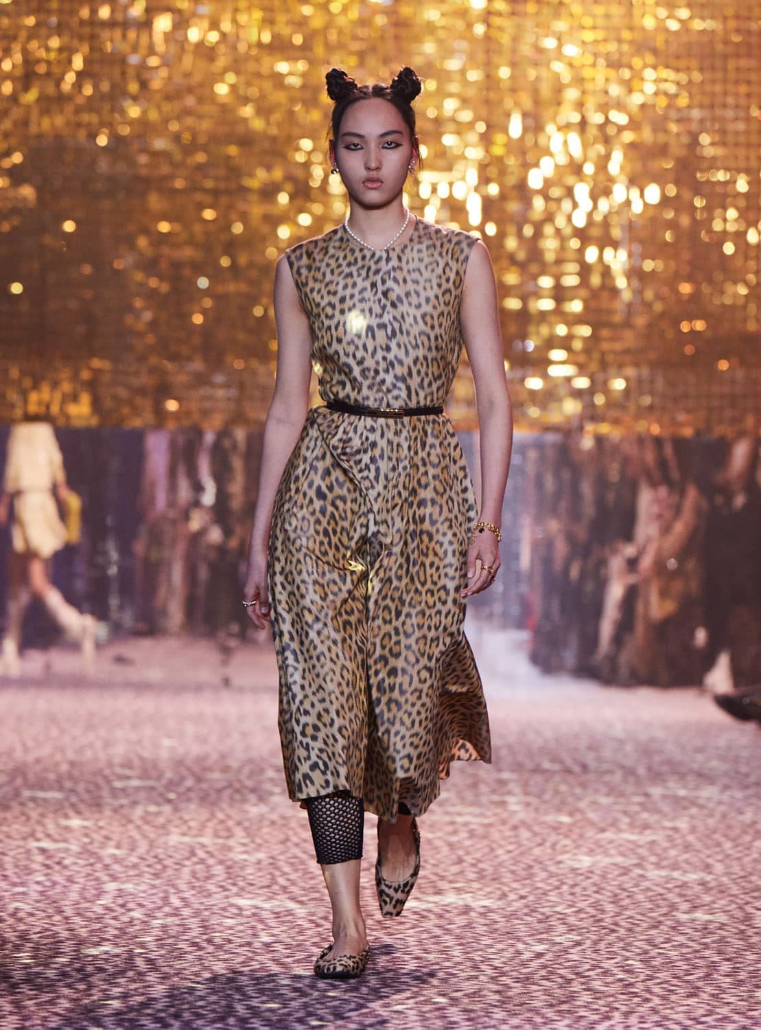 Dior осень 2021 Шанхай от RUNWNAY MAGAZINE