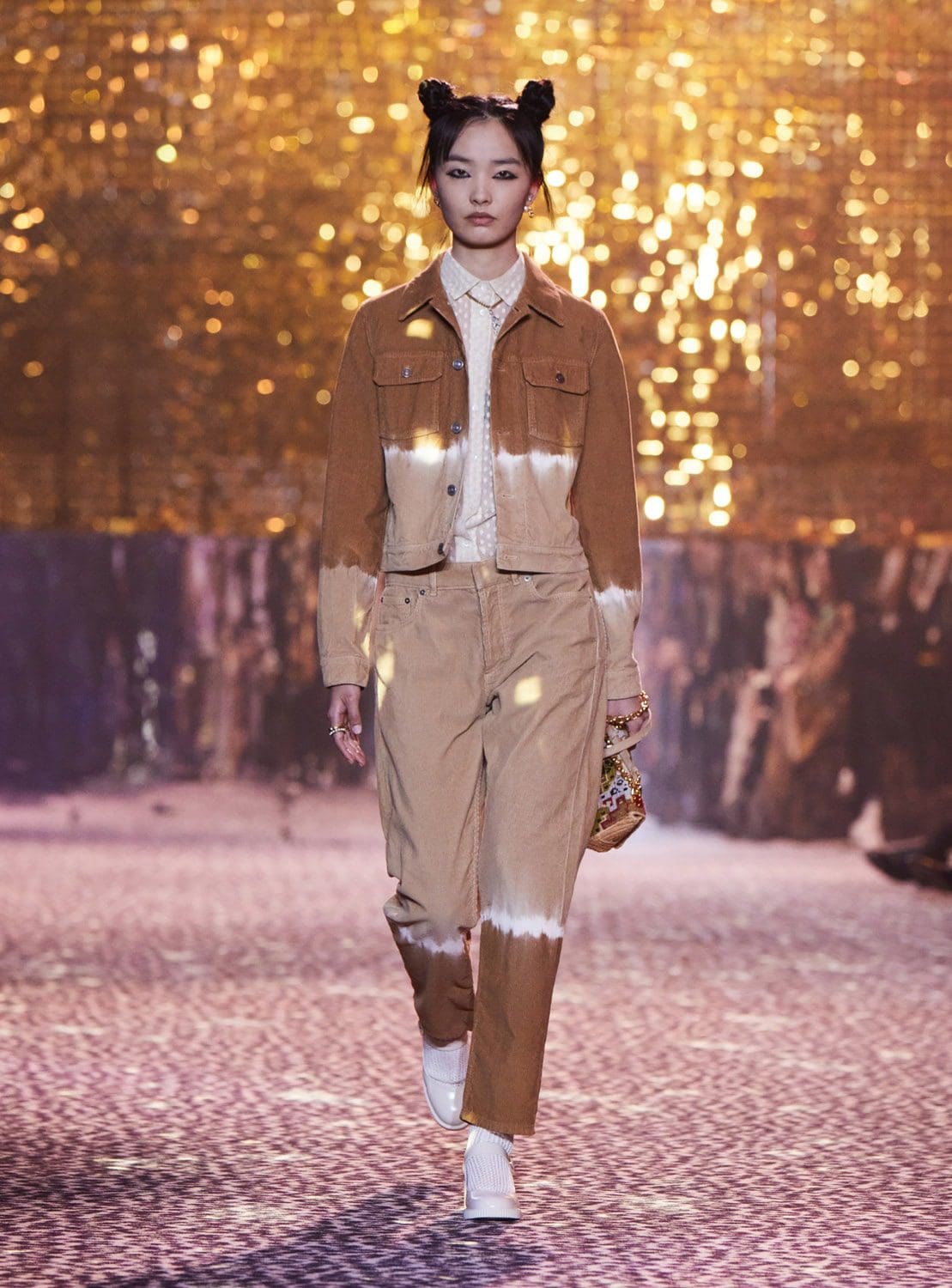 Dior осень 2021 Шанхай от RUNWNAY MAGAZINE