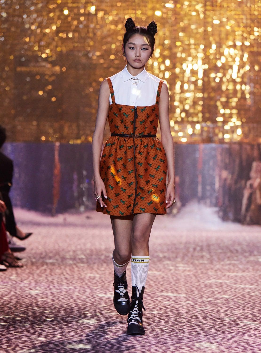 Dior осень 2021 Шанхай от RUNWNAY MAGAZINE