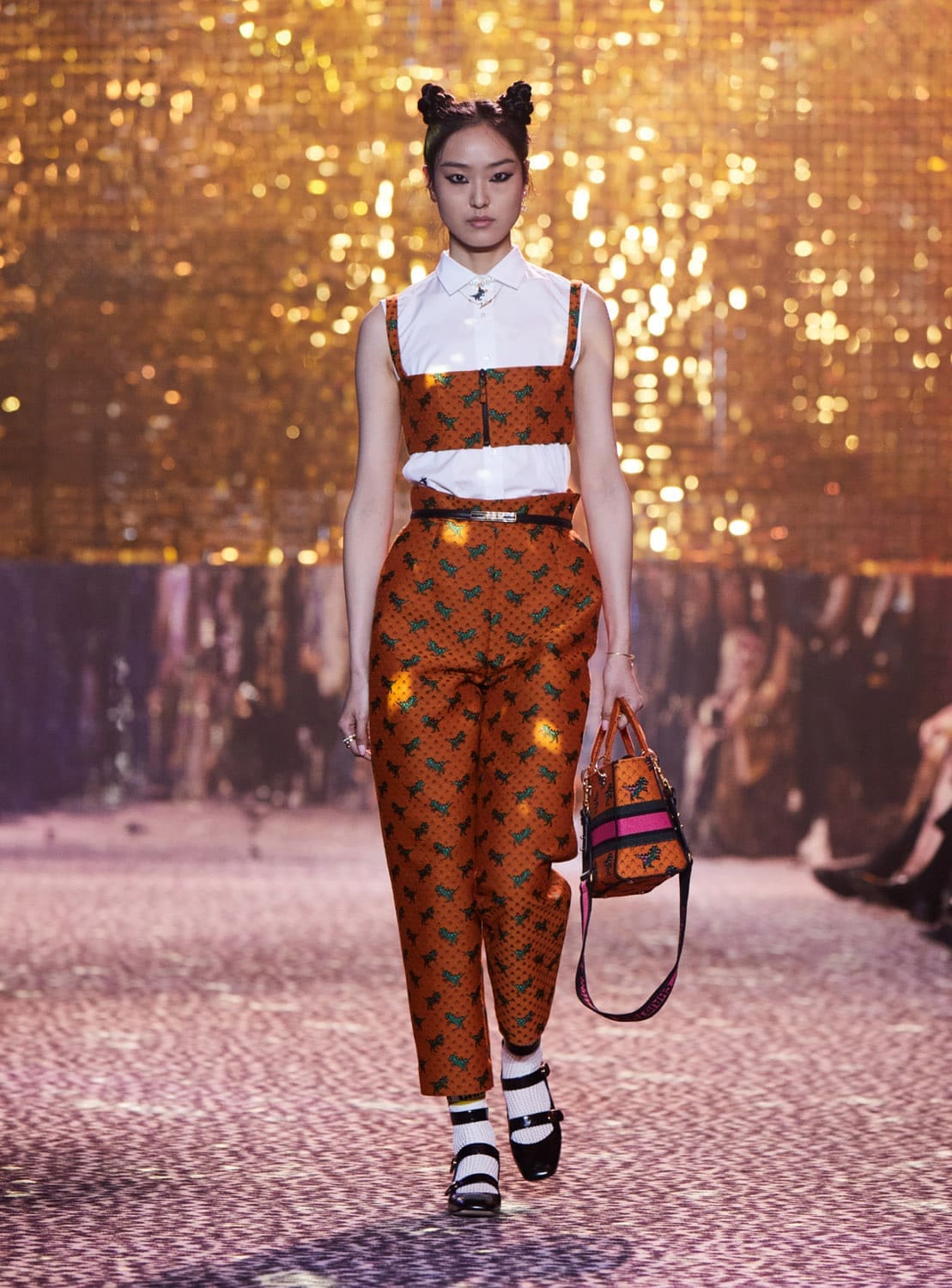 Dior осень 2021 Шанхай от RUNWNAY MAGAZINE