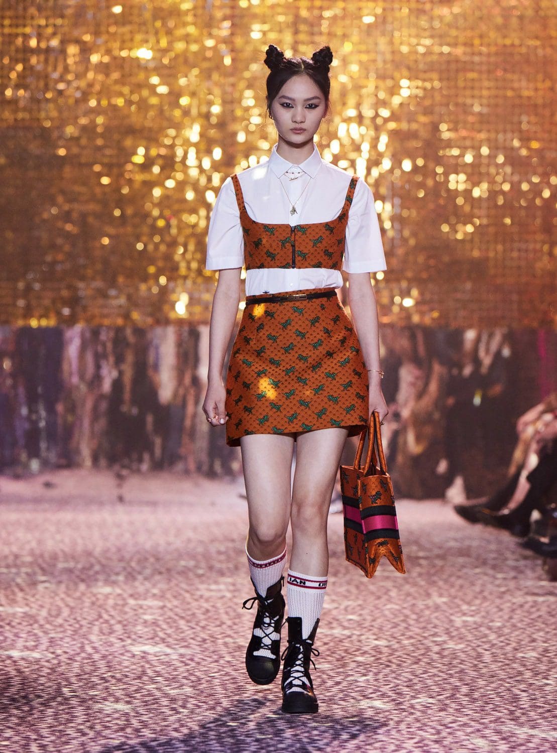 Dior осень 2021 Шанхай от RUNWNAY MAGAZINE