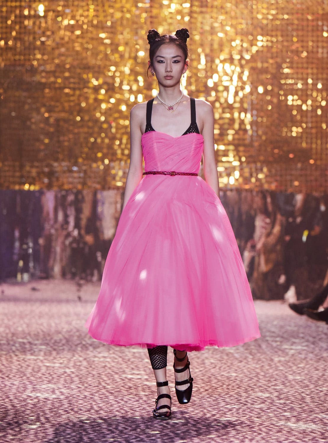 Dior осень 2021 Шанхай от RUNWNAY MAGAZINE