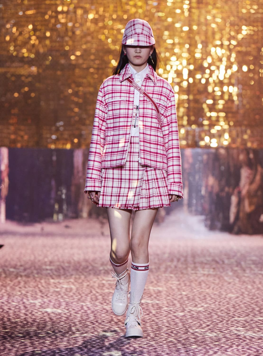 Dior осень 2021 Шанхай от RUNWNAY MAGAZINE