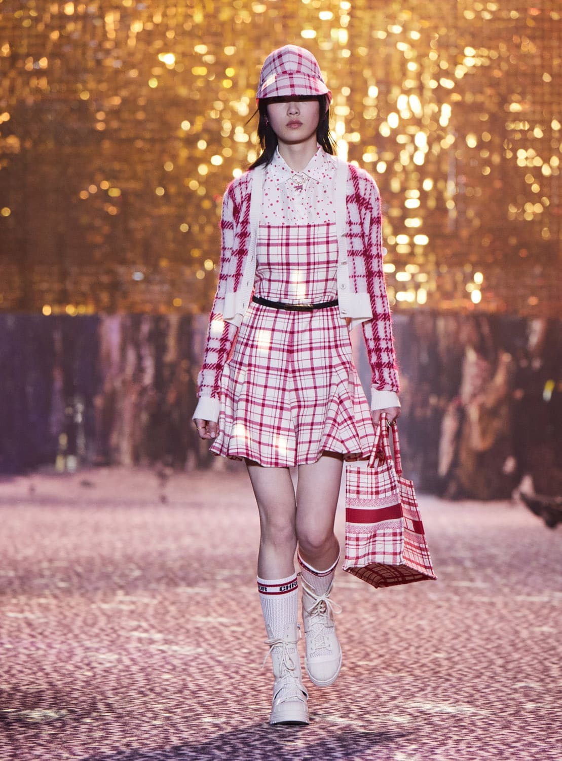 Dior осень 2021 Шанхай от RUNWNAY MAGAZINE