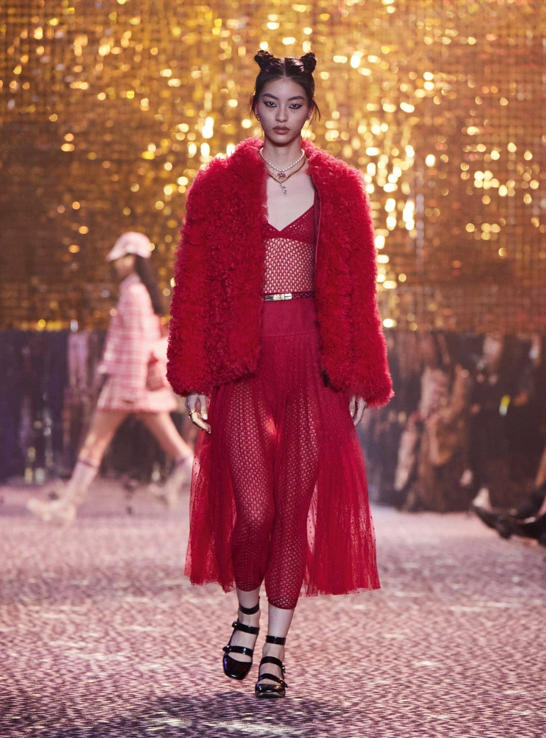 Dior осень 2021 Шанхай от RUNWNAY MAGAZINE