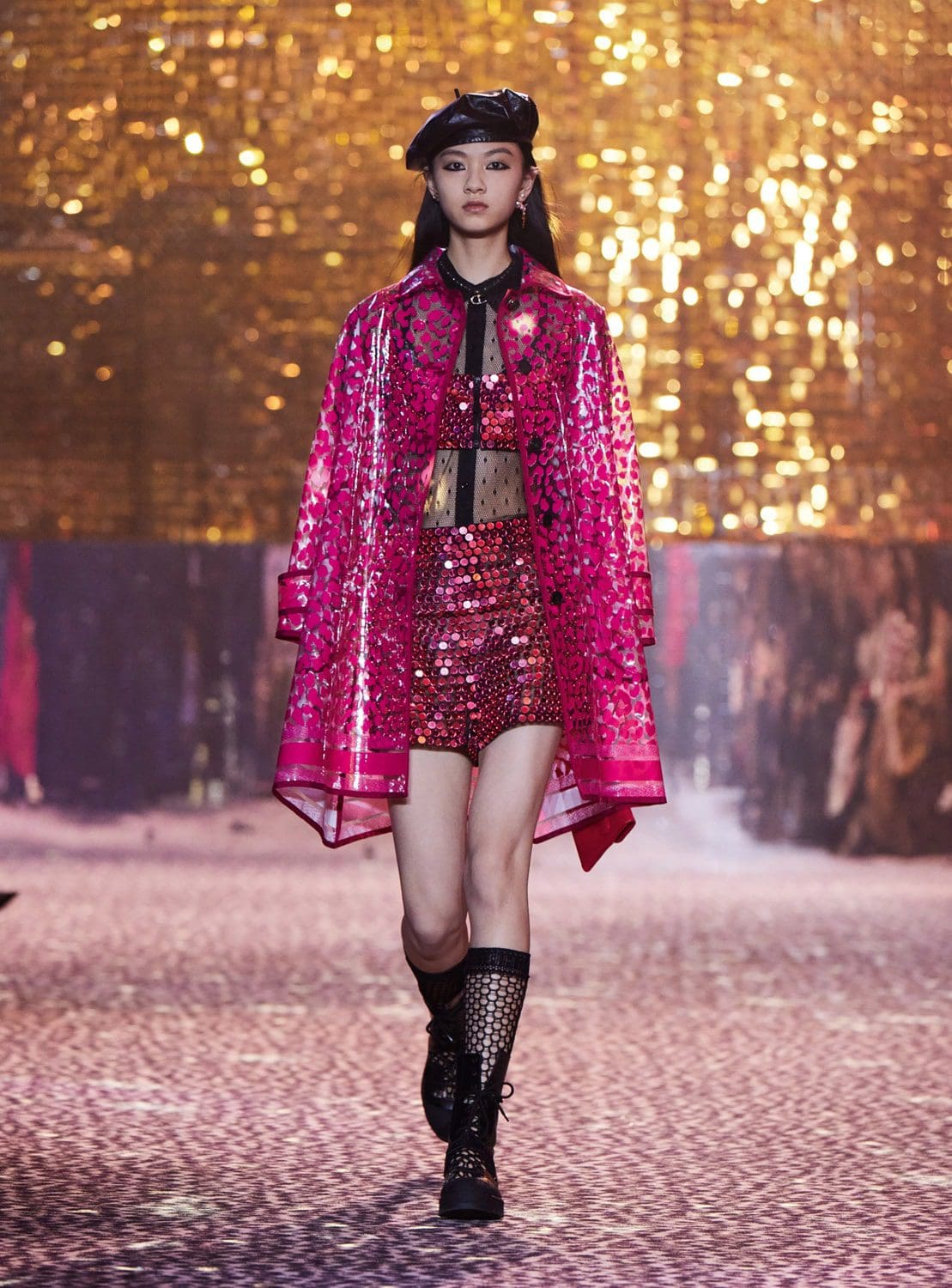 Dior осень 2021 Шанхай от RUNWNAY MAGAZINE