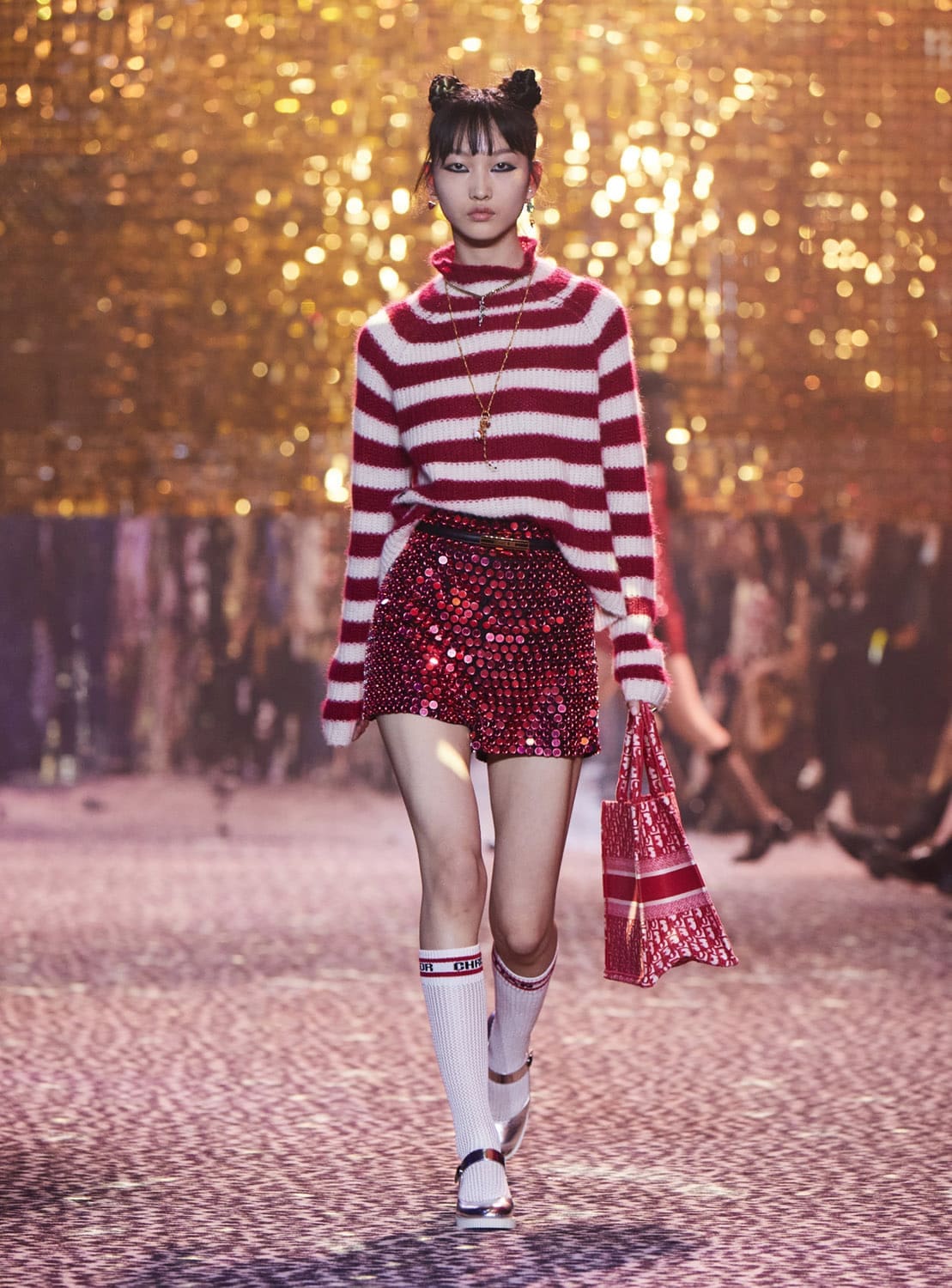 Dior осень 2021 Шанхай от RUNWNAY MAGAZINE