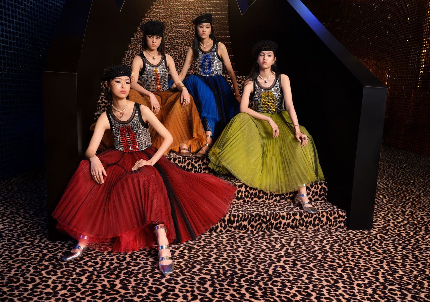 Dior осень 2021 Шанхай от RUNWNAY MAGAZINE