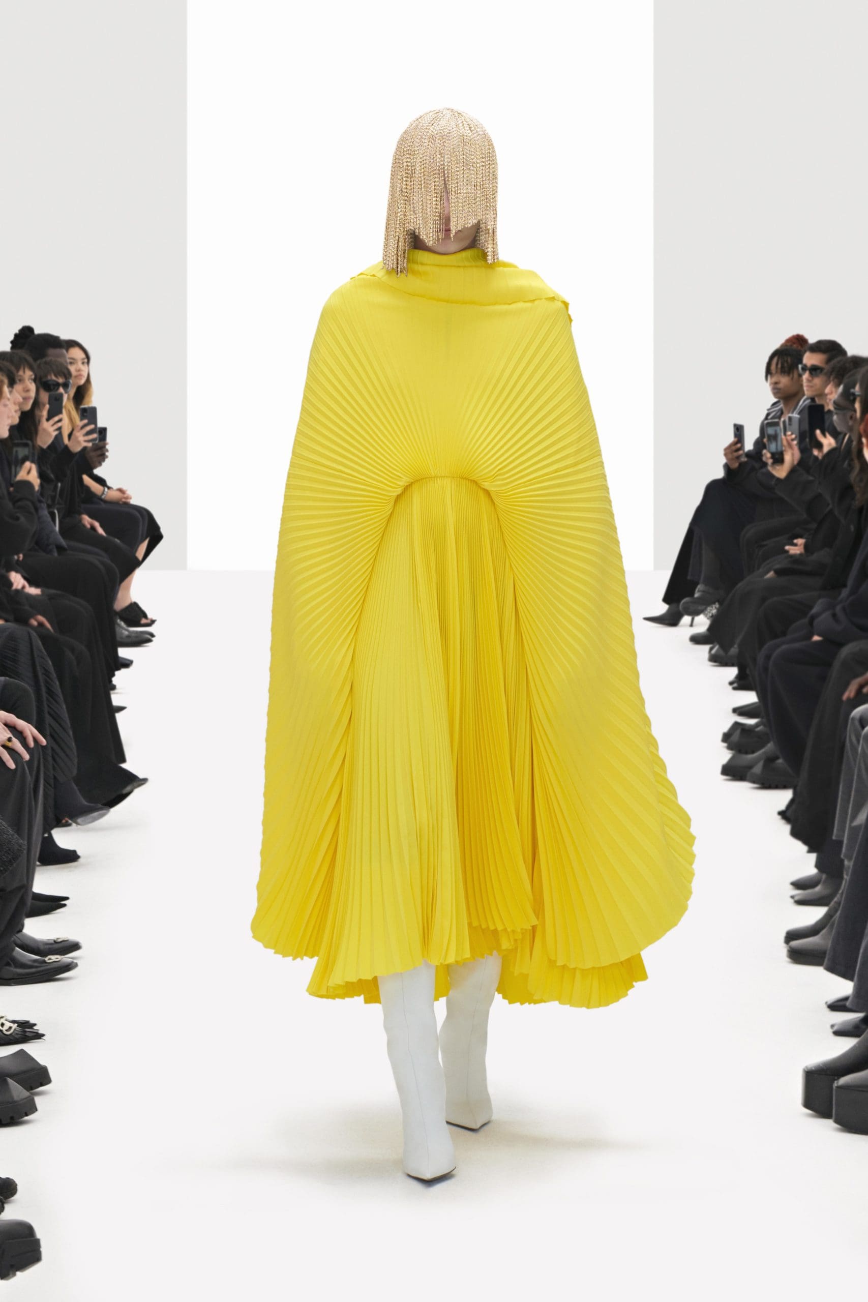 Balenciaga Klone Frühling Sommer 2022 von RUNWAY MAGAZIN