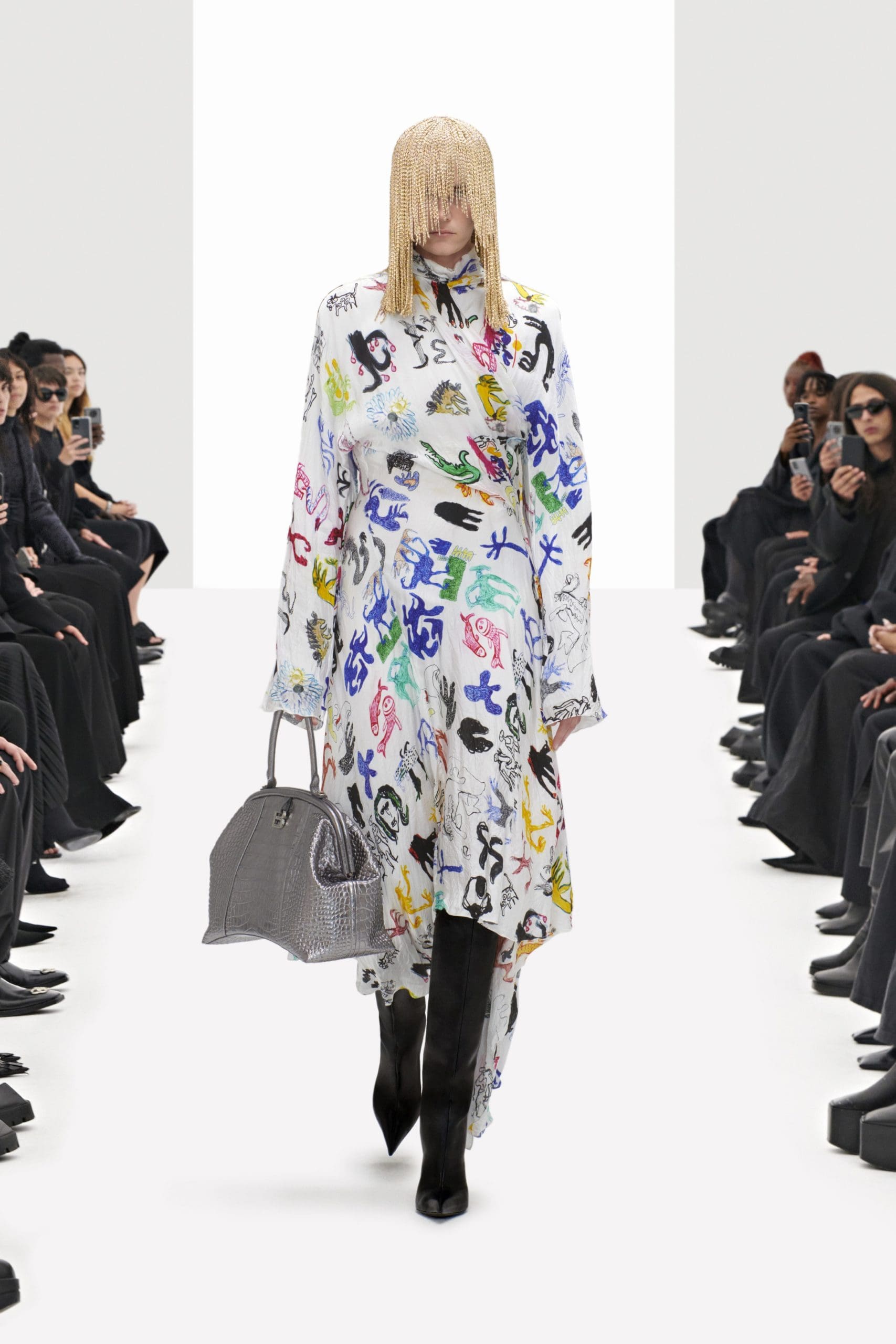 Balenciaga Klone Frühling Sommer 2022 von RUNWAY MAGAZIN