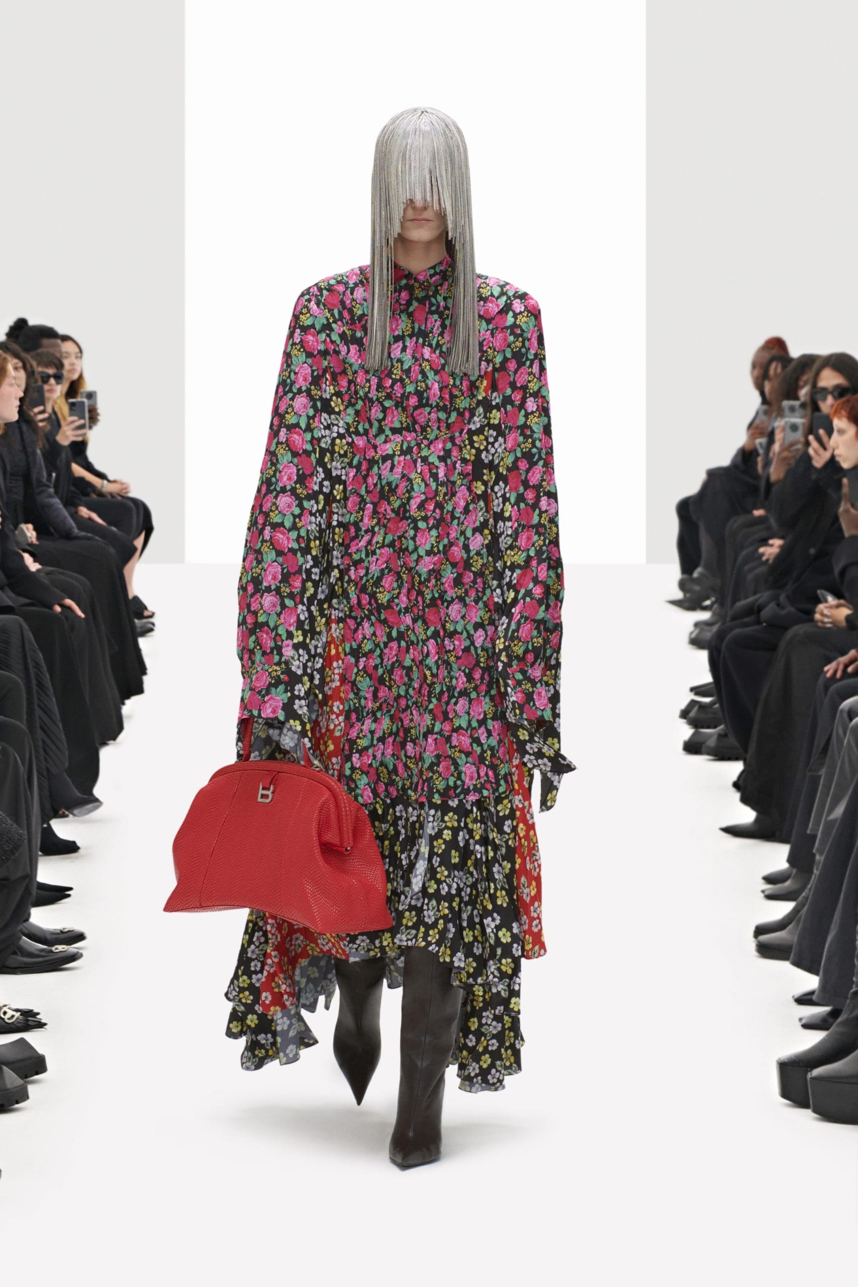 Balenciaga Klone Frühling Sommer 2022 von RUNWAY MAGAZIN