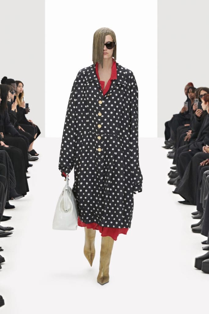 Cloni Balenciaga Primavera Estate 2022 di RUNWAY MAGAZINE
