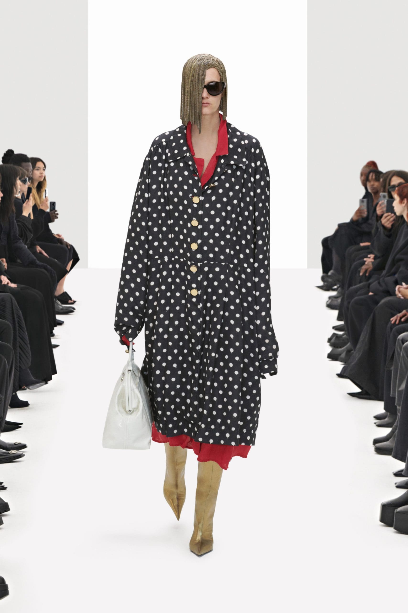 Balenciaga Klone Frühling Sommer 2022 von RUNWAY MAGAZIN