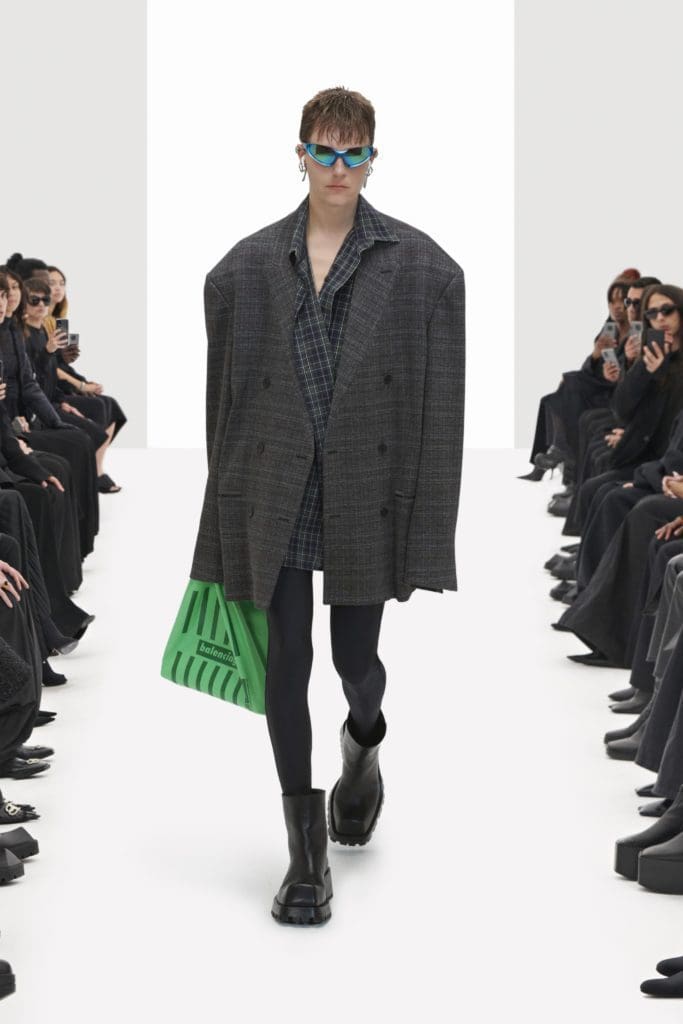 Cloni Balenciaga Primavera Estate 2022 di RUNWAY MAGAZINE