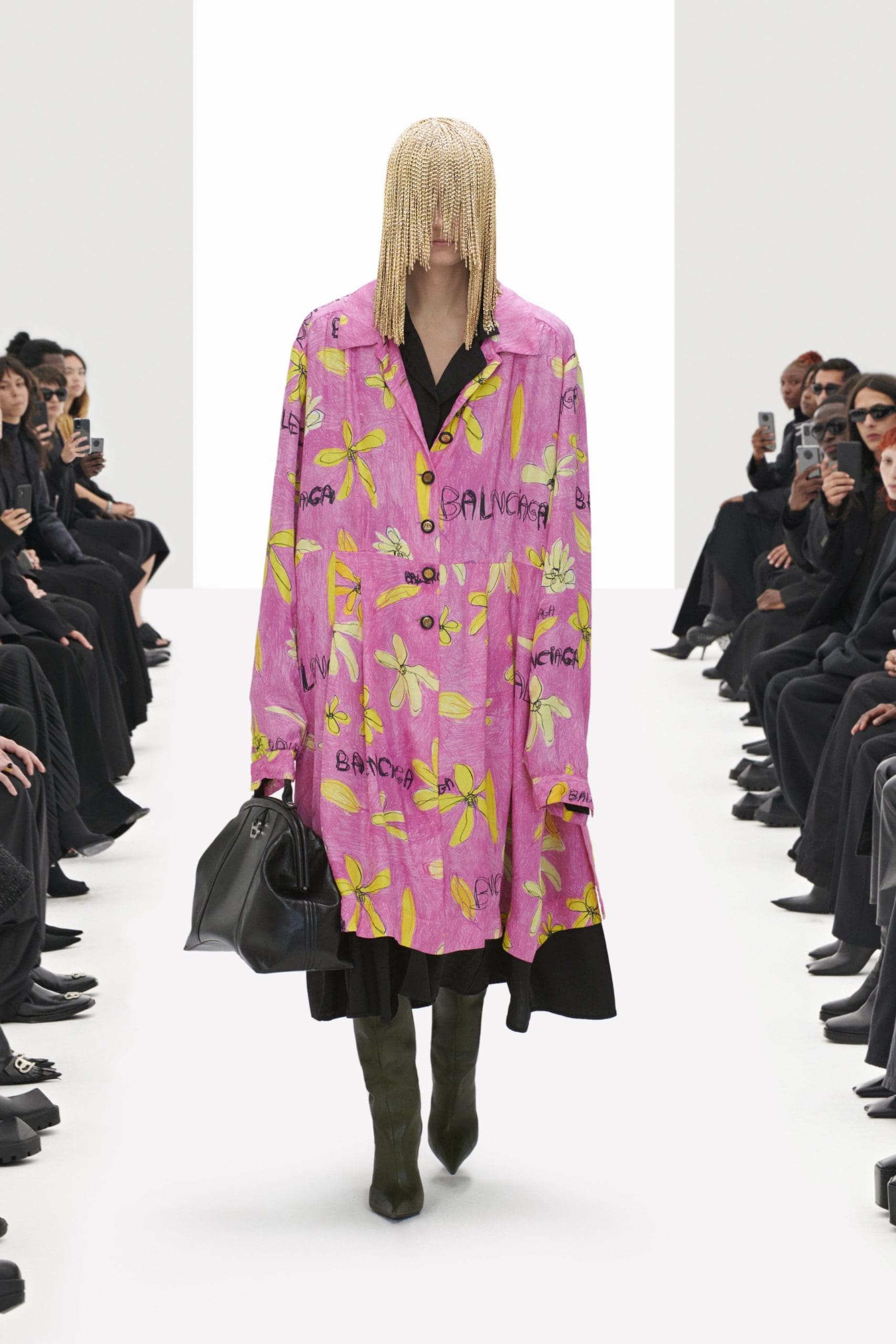 Balenciaga Klone Frühling Sommer 2022 von RUNWAY MAGAZIN