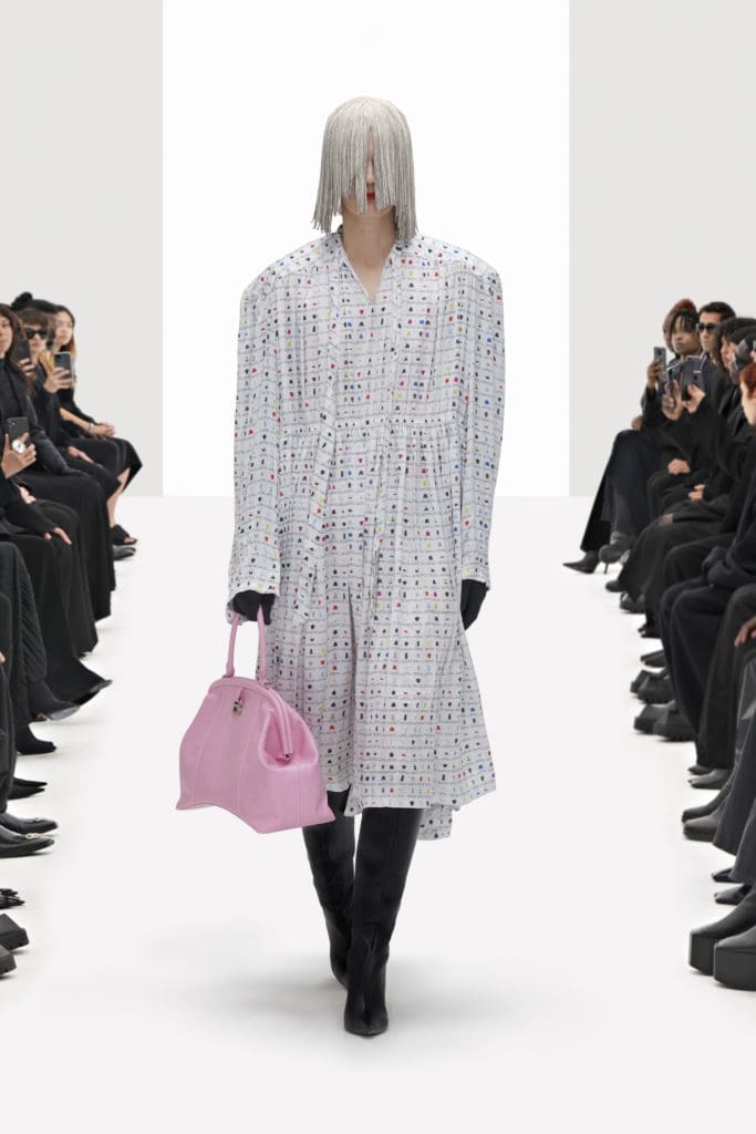 Cloni Balenciaga Primavera Estate 2022 di RUNWAY MAGAZINE