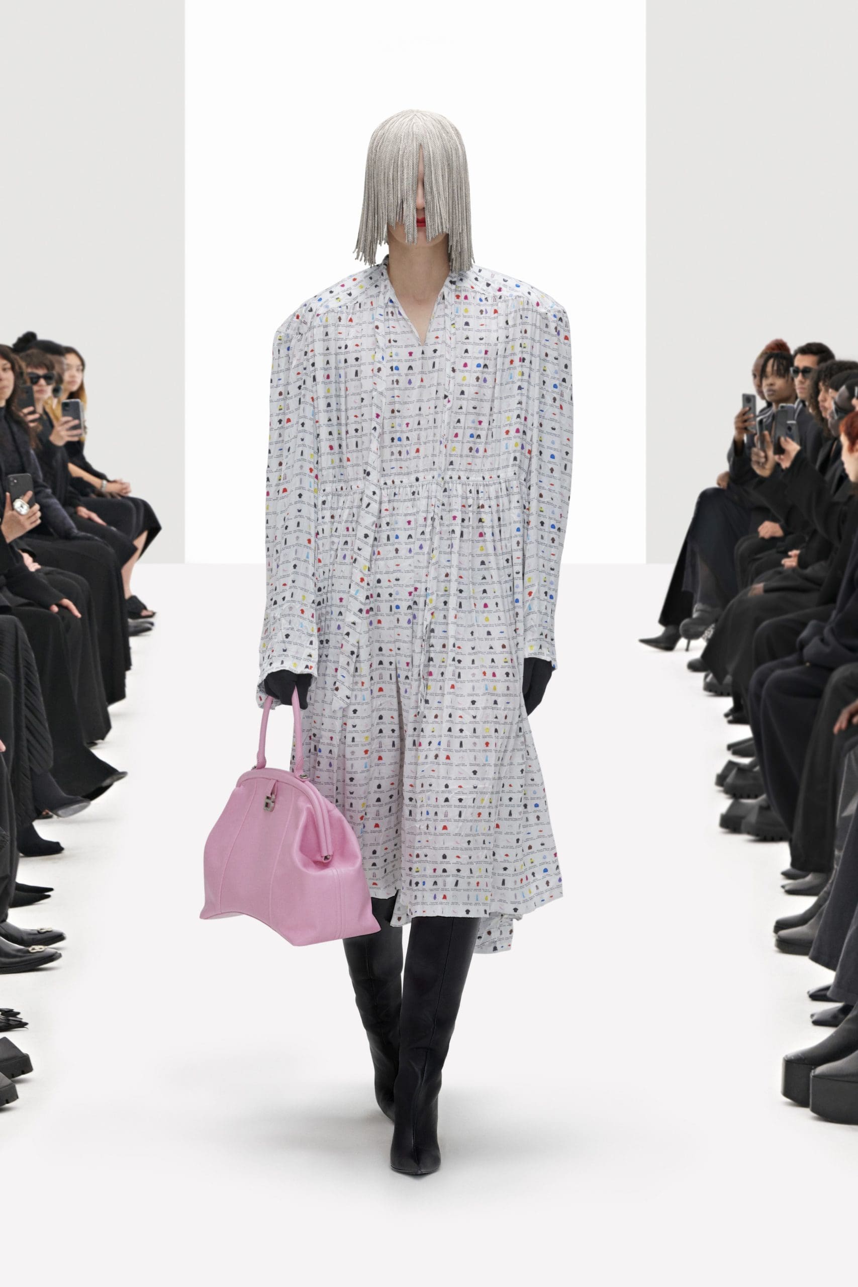Balenciaga Klone Frühling Sommer 2022 von RUNWAY MAGAZIN