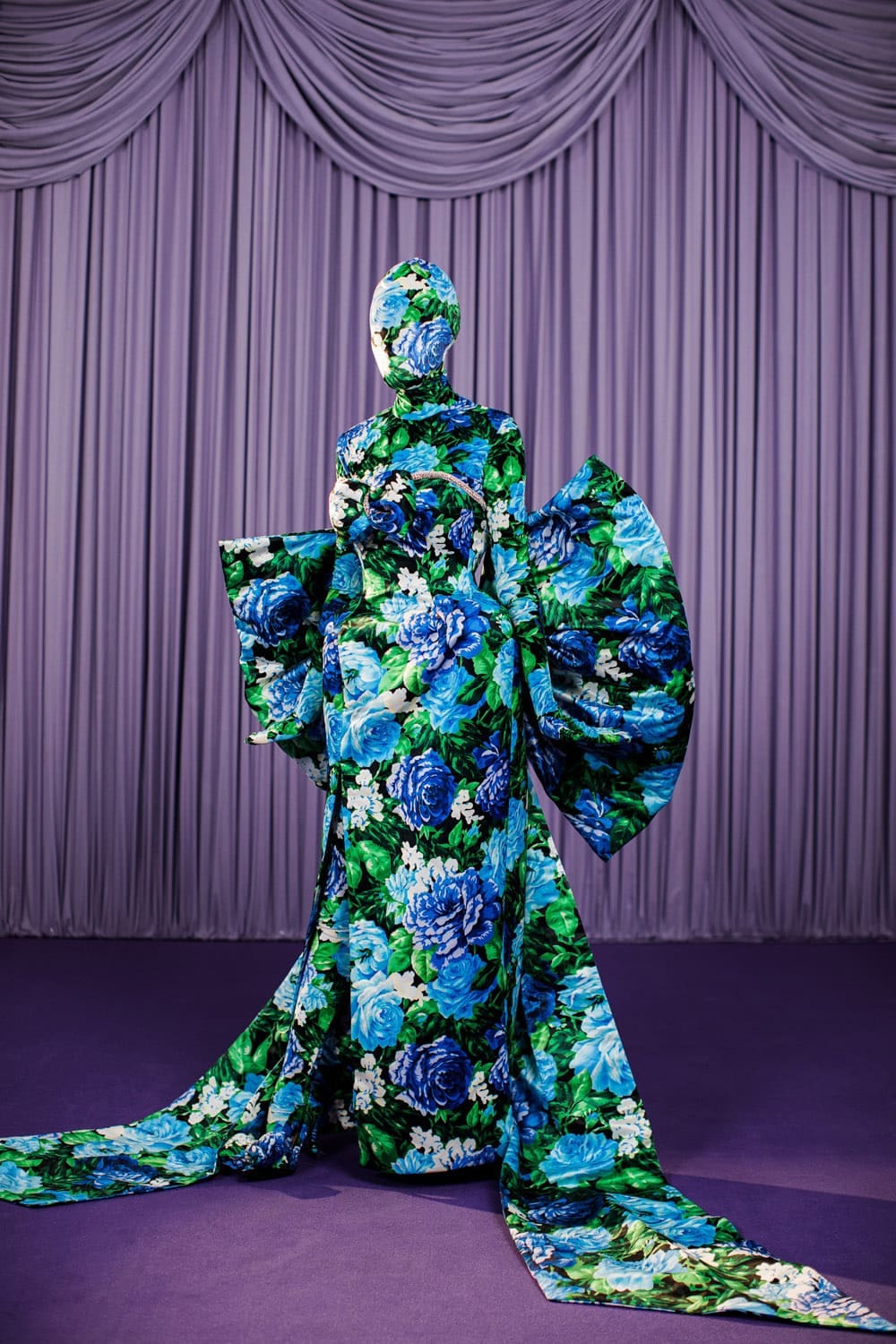 Richard Quinn Automne Hiver 2021-2022 par RUNWAY MAGAZINE