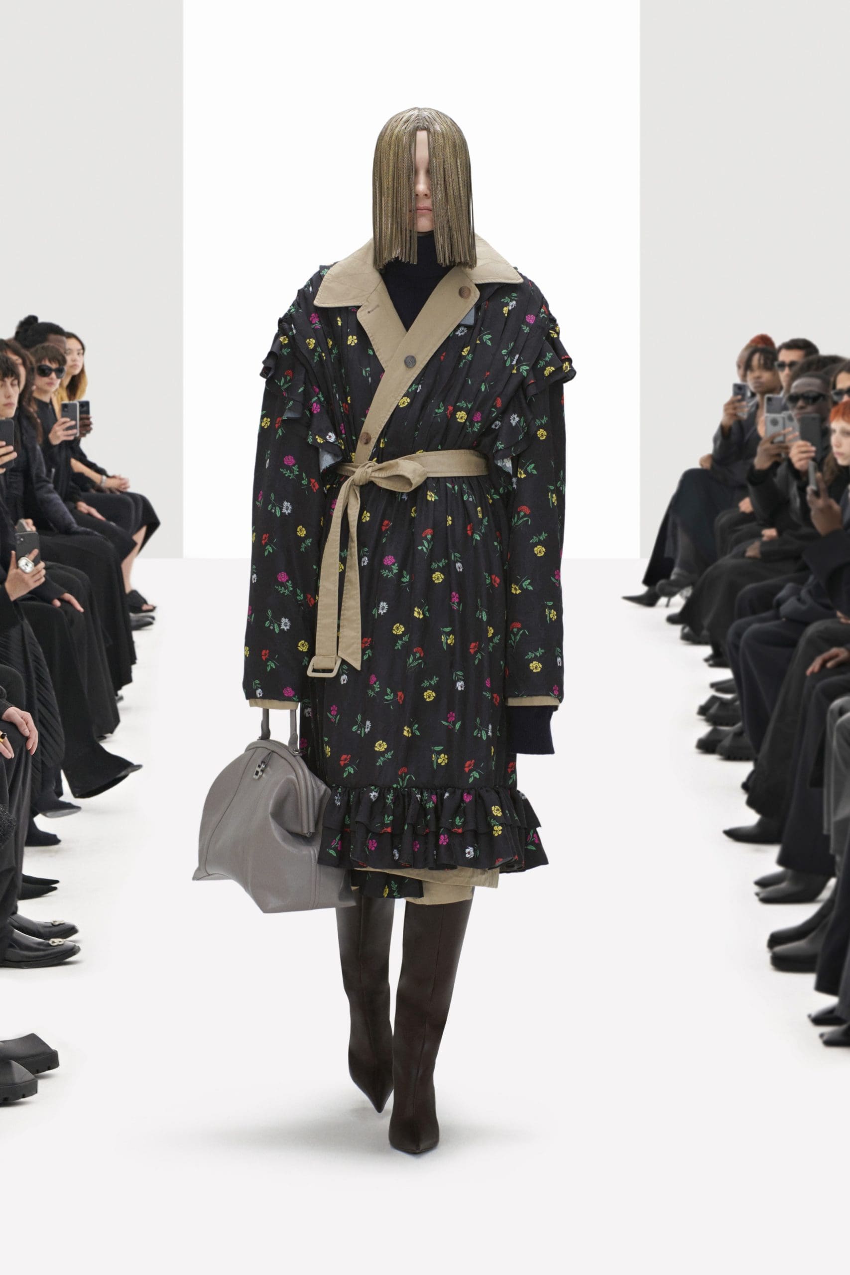 Balenciaga Klone Frühling Sommer 2022 von RUNWAY MAGAZIN