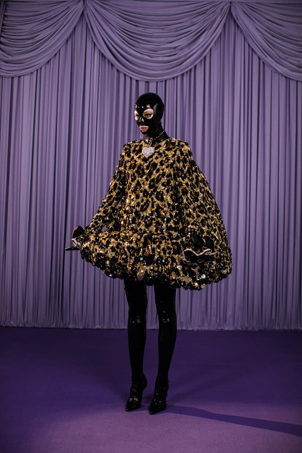 Richard Quinn Automne Hiver 2021-2022 par RUNWAY MAGAZINE