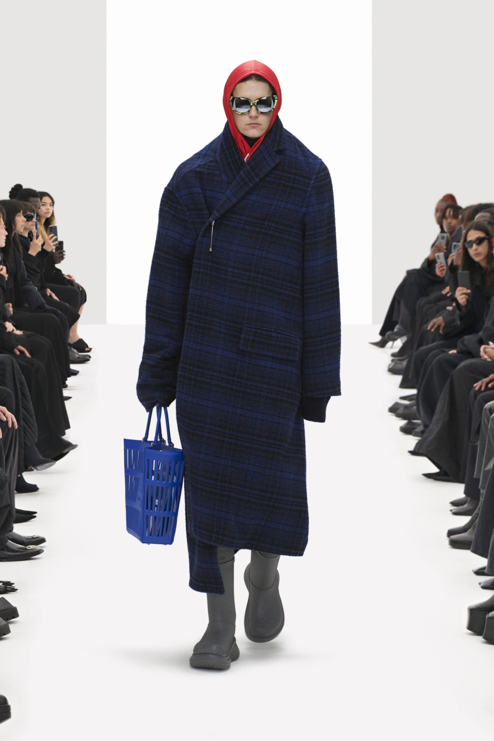 Balenciaga Klone Frühling Sommer 2022 von RUNWAY MAGAZIN