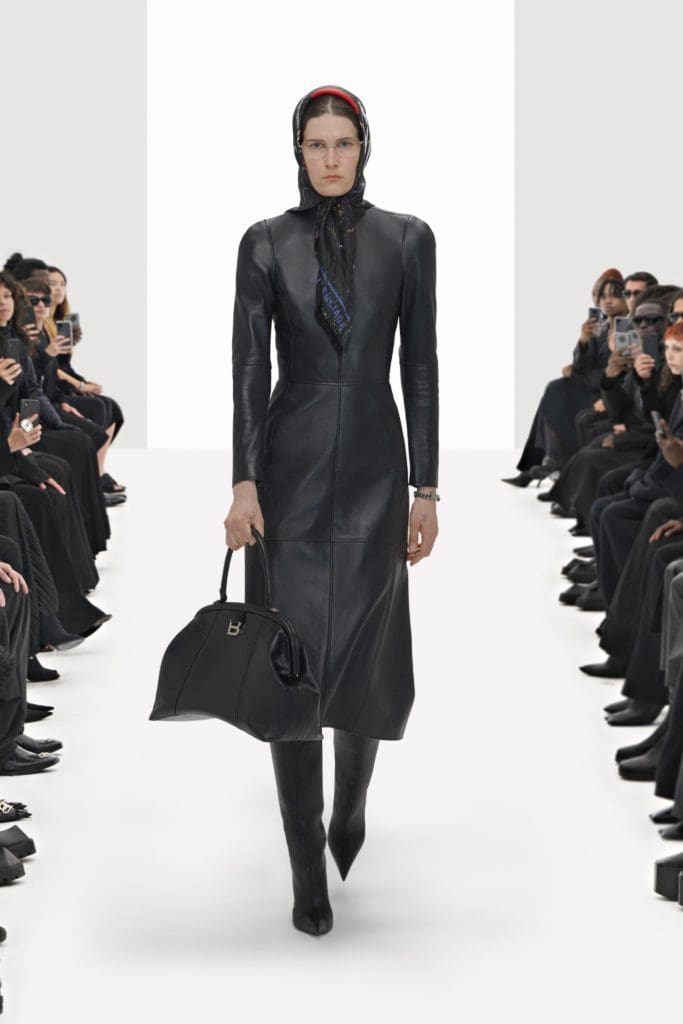 Cloni Balenciaga Primavera Estate 2022 di RUNWAY MAGAZINE