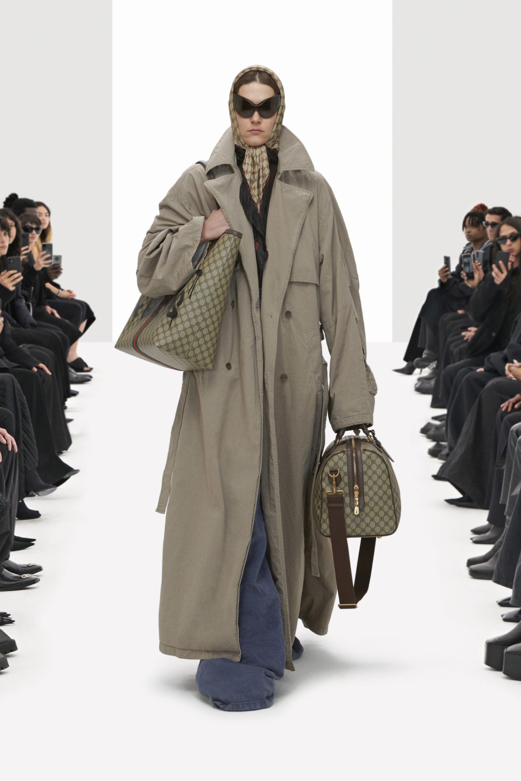 Balenciaga Klone Frühling Sommer 2022 von RUNWAY MAGAZIN