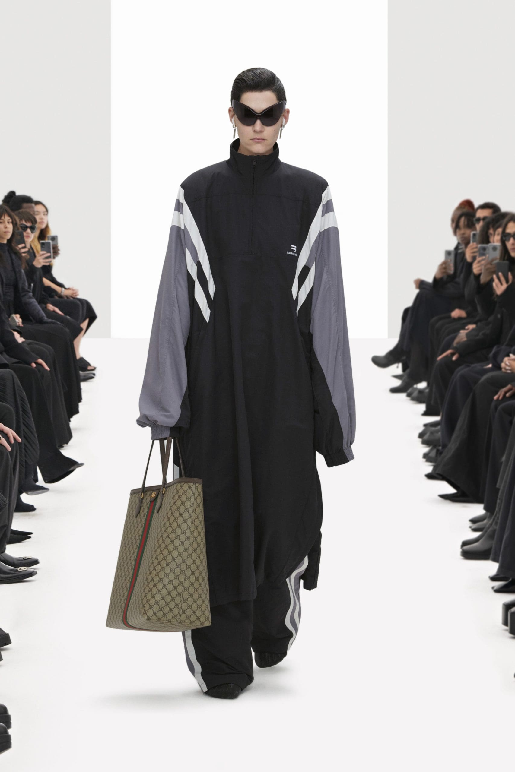 Balenciaga Klone Frühling Sommer 2022 von RUNWAY MAGAZIN