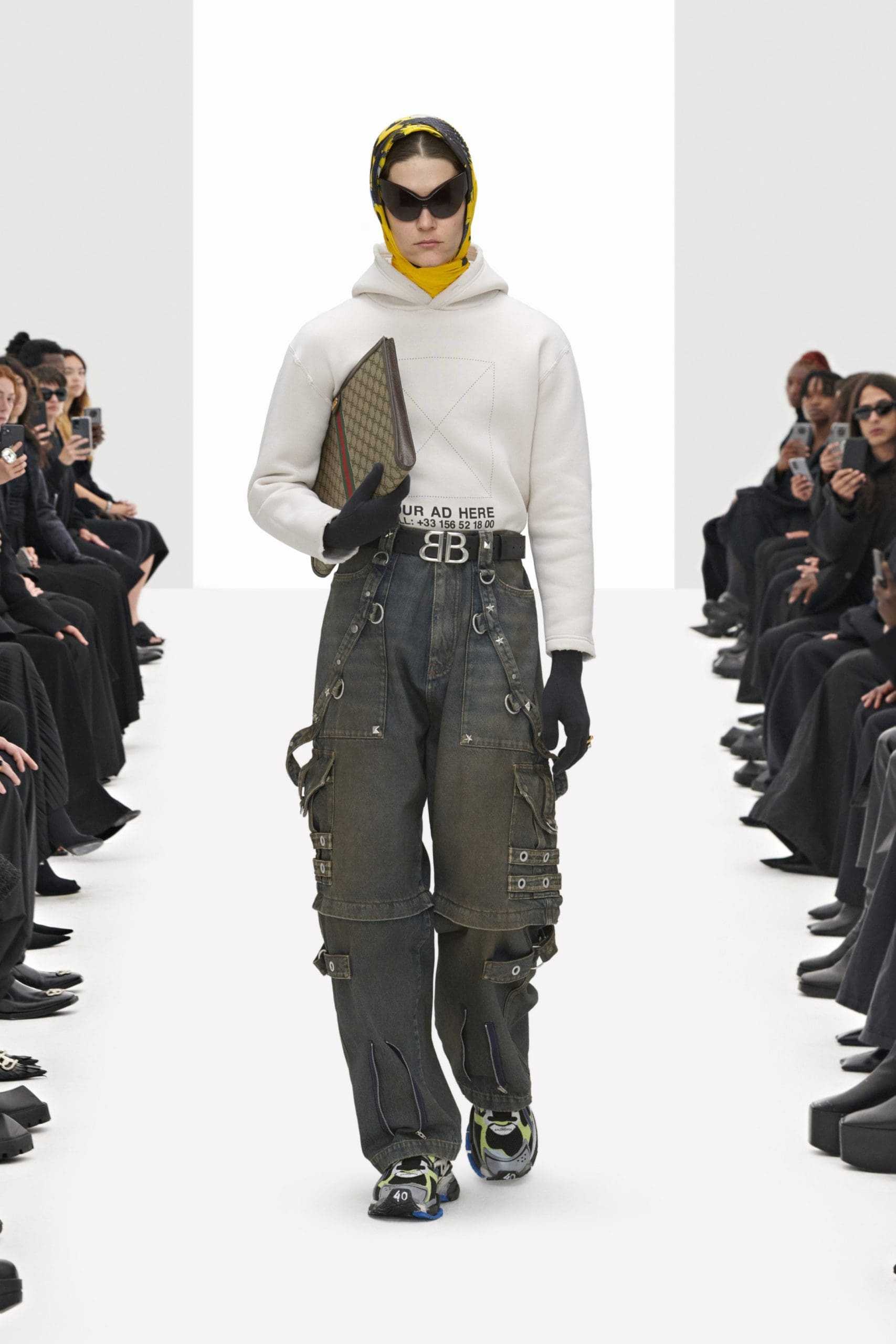 Balenciaga Klone Frühling Sommer 2022 von RUNWAY MAGAZIN